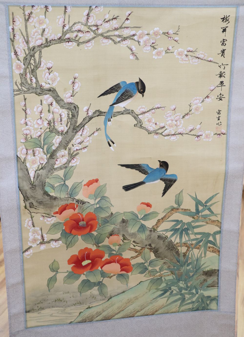 A Chinese scroll painting of birds, 85 x 54cm